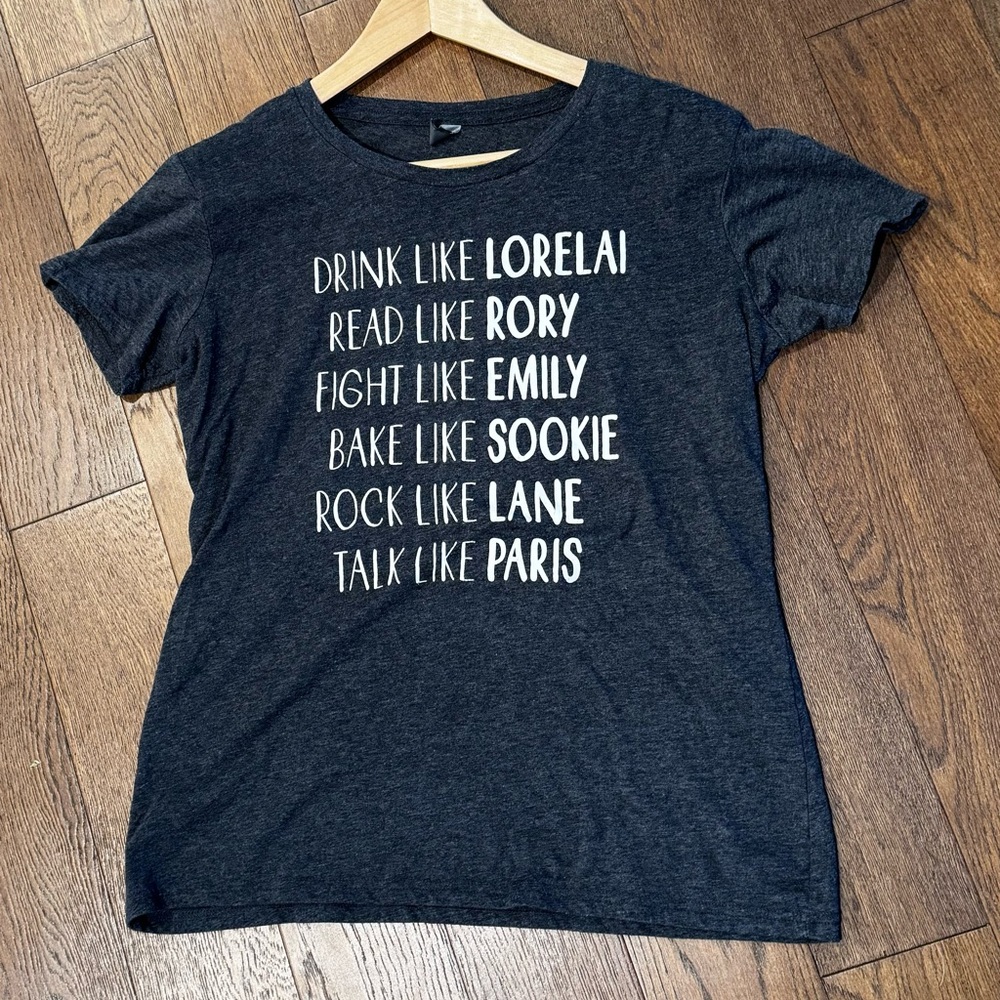 Women’s Gilmore Girls short sleeve t-shirt, size large, dark gray heather, EUC